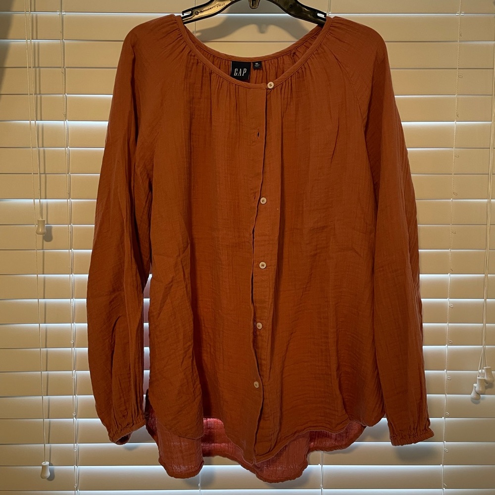 NWOT Gap Gauze Botton-Front